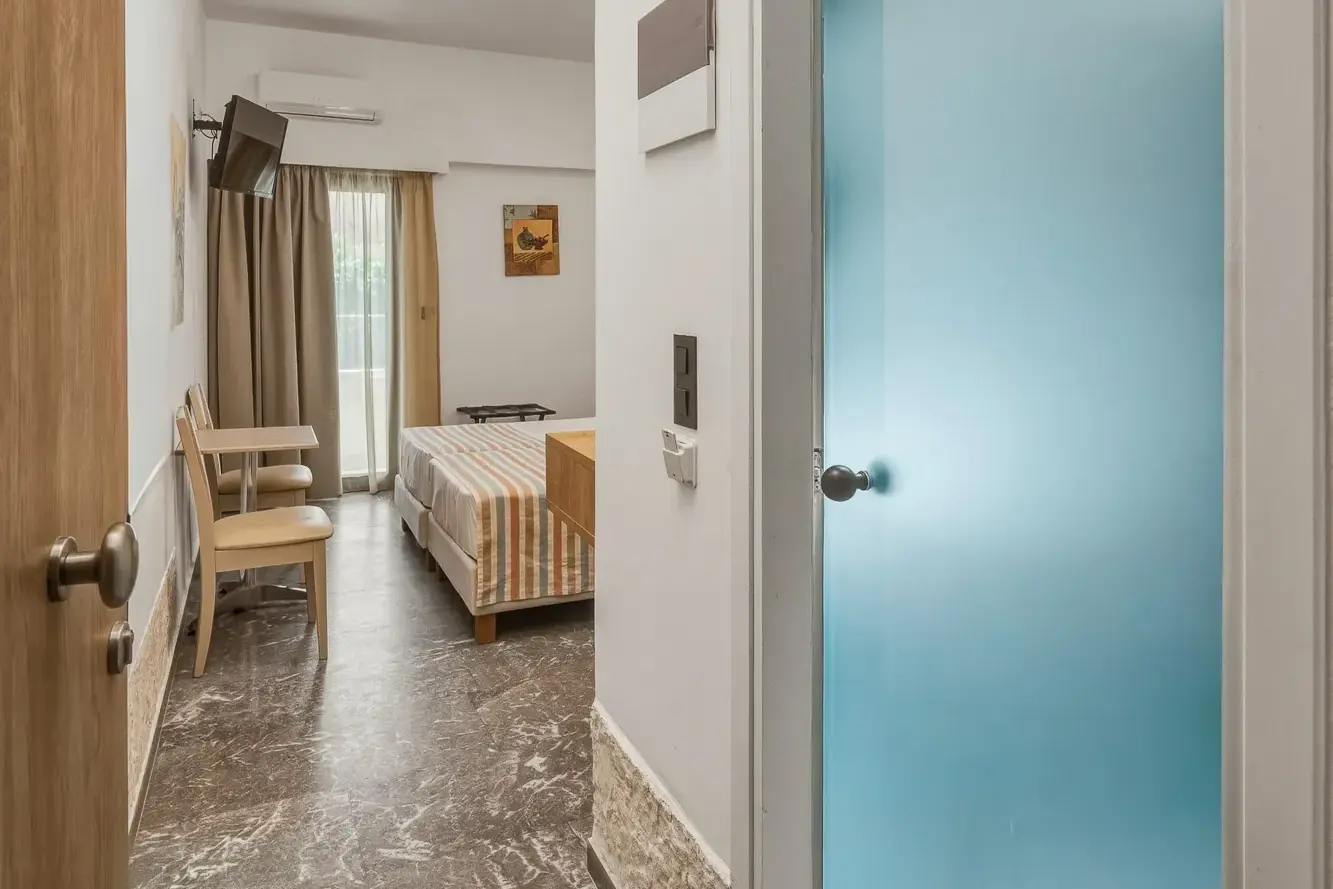 erato-hotel-double-room-03-hallway-view