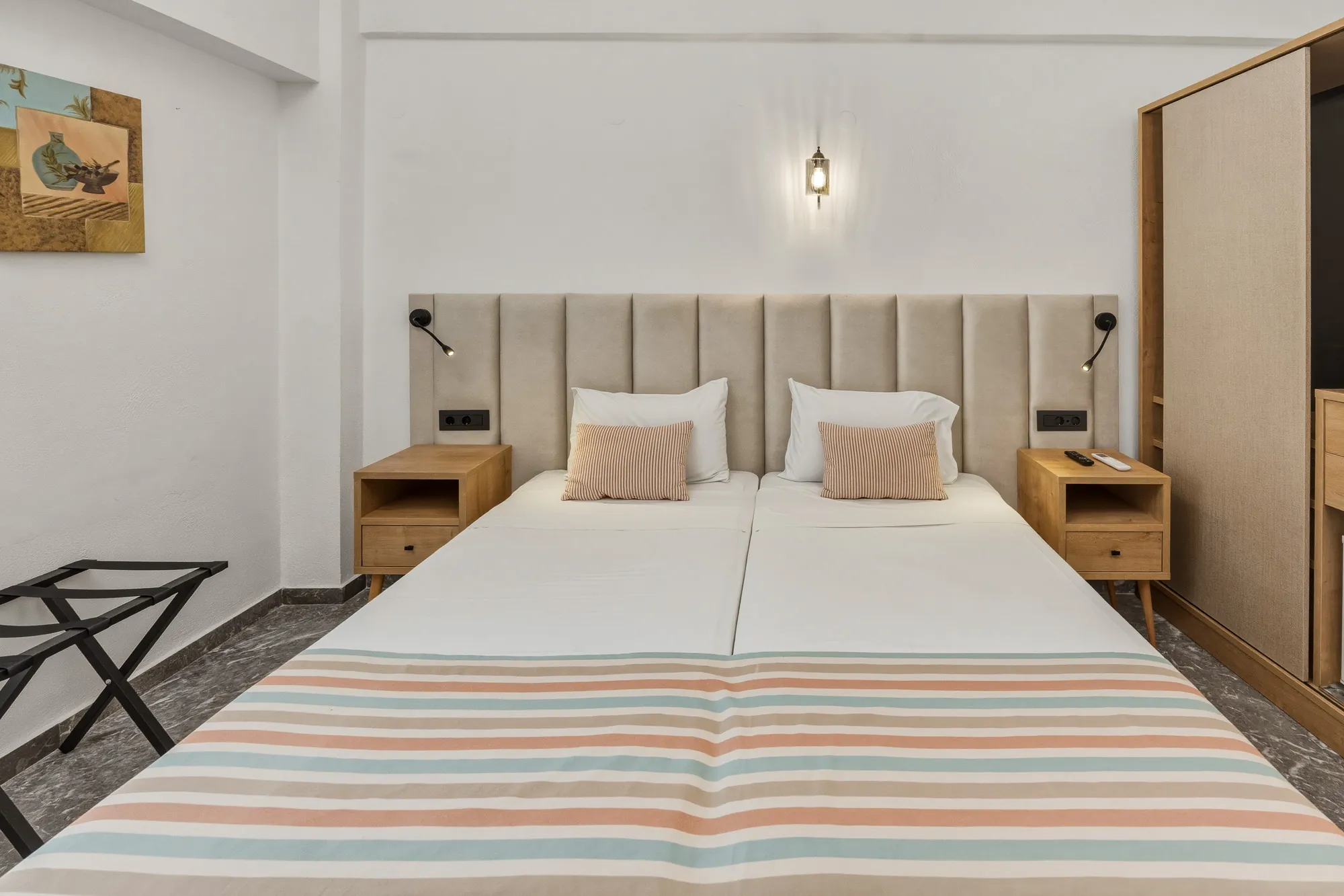 erato-hotel-double-room-06-bed-front-view