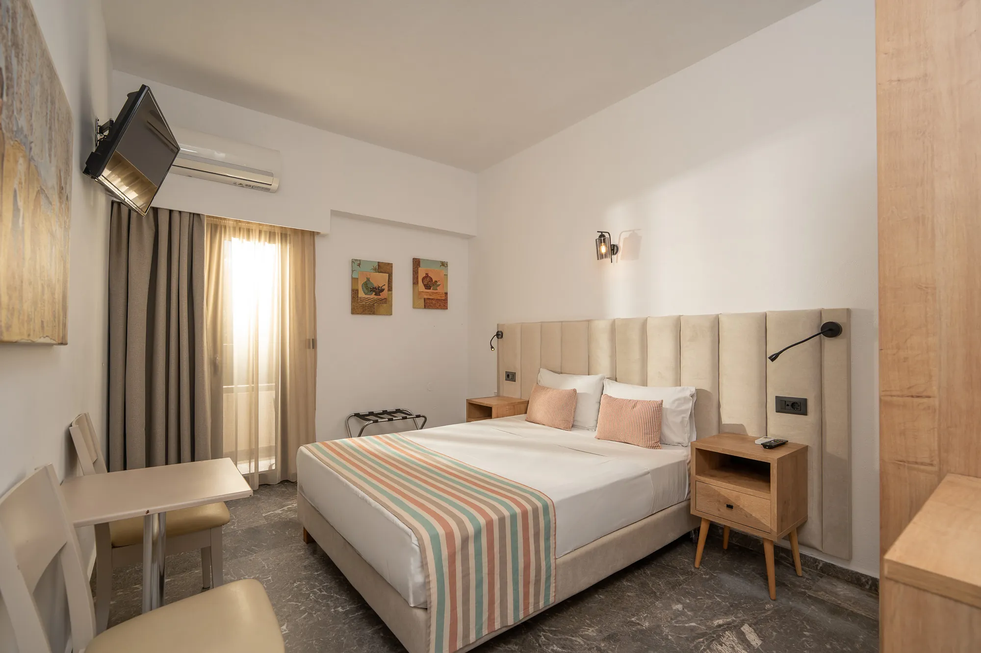 erato-hotel-single-room-01-room-overview