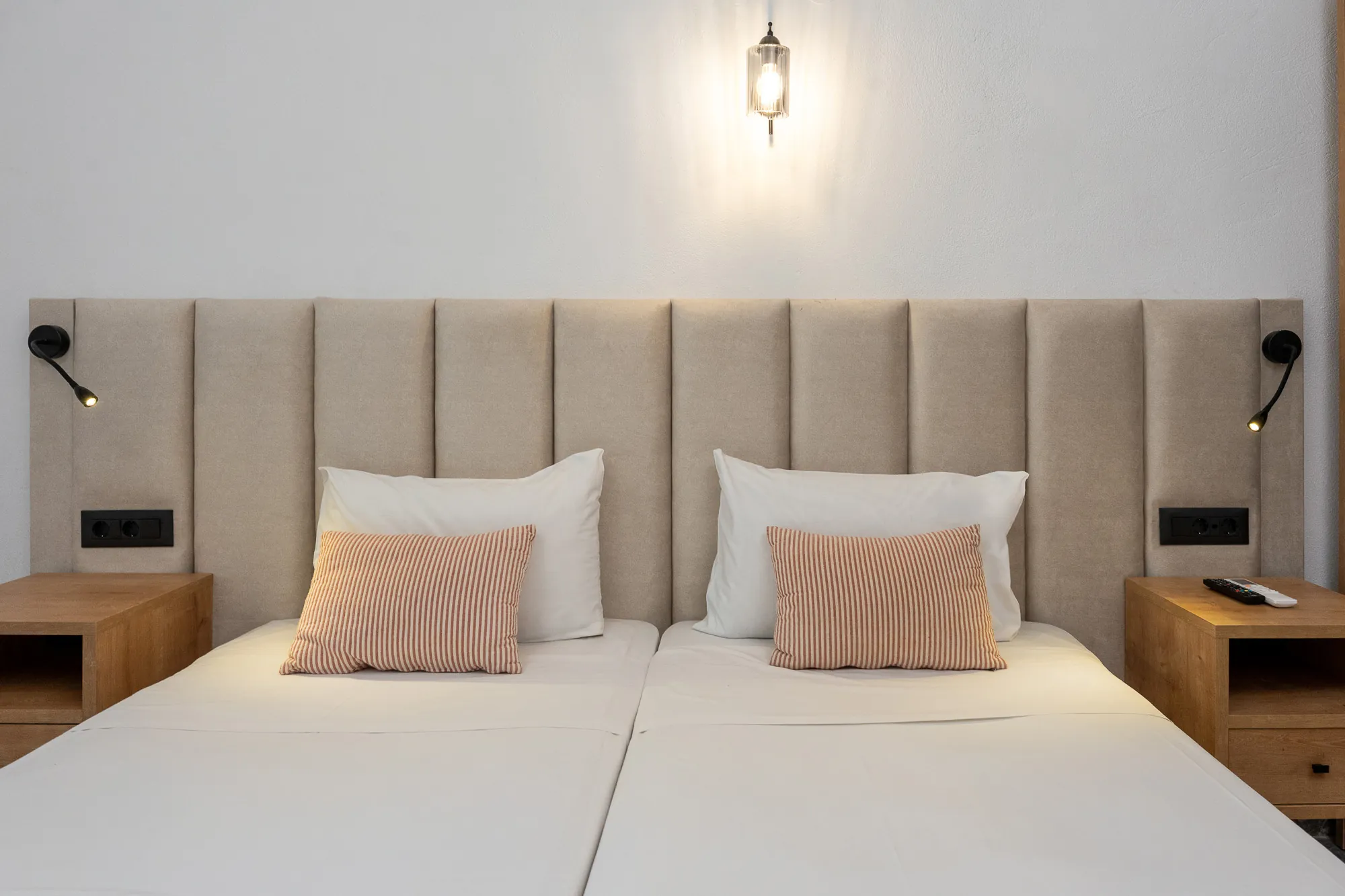 erato-hotel-single-room-03-bed-close-up