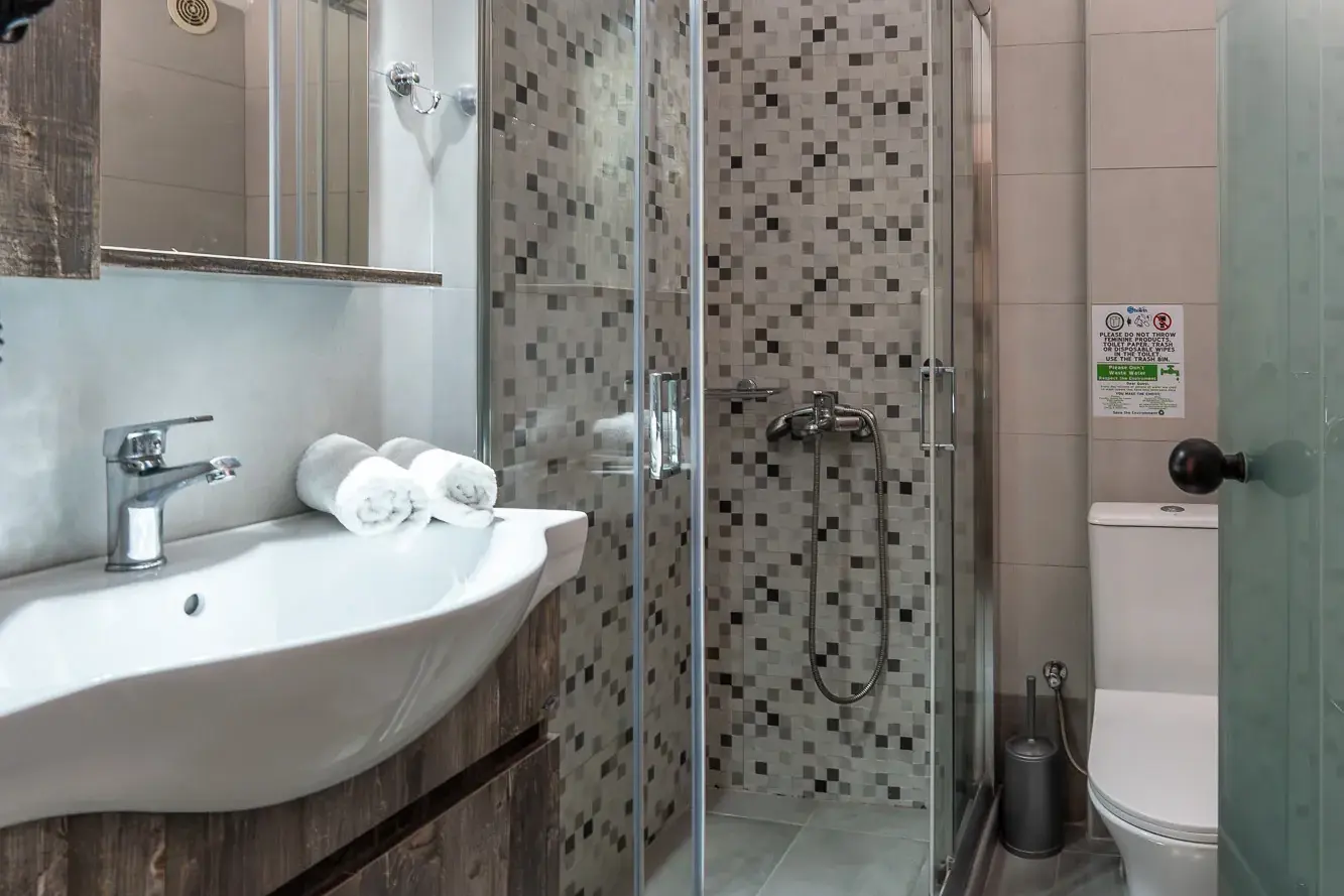erato-hotel-single-room-08-bathroom-with-shower