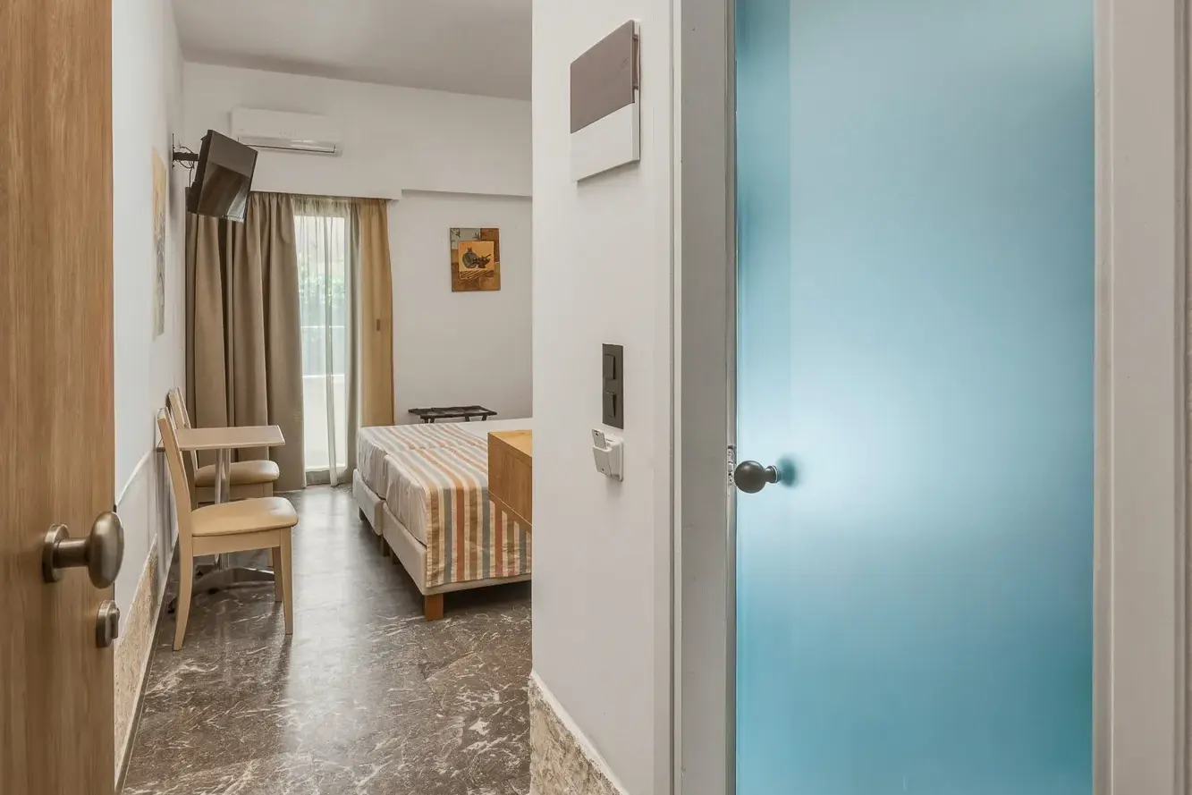 erato-hotel-standard-double-room-2-adults-1-child-03-hallway-view