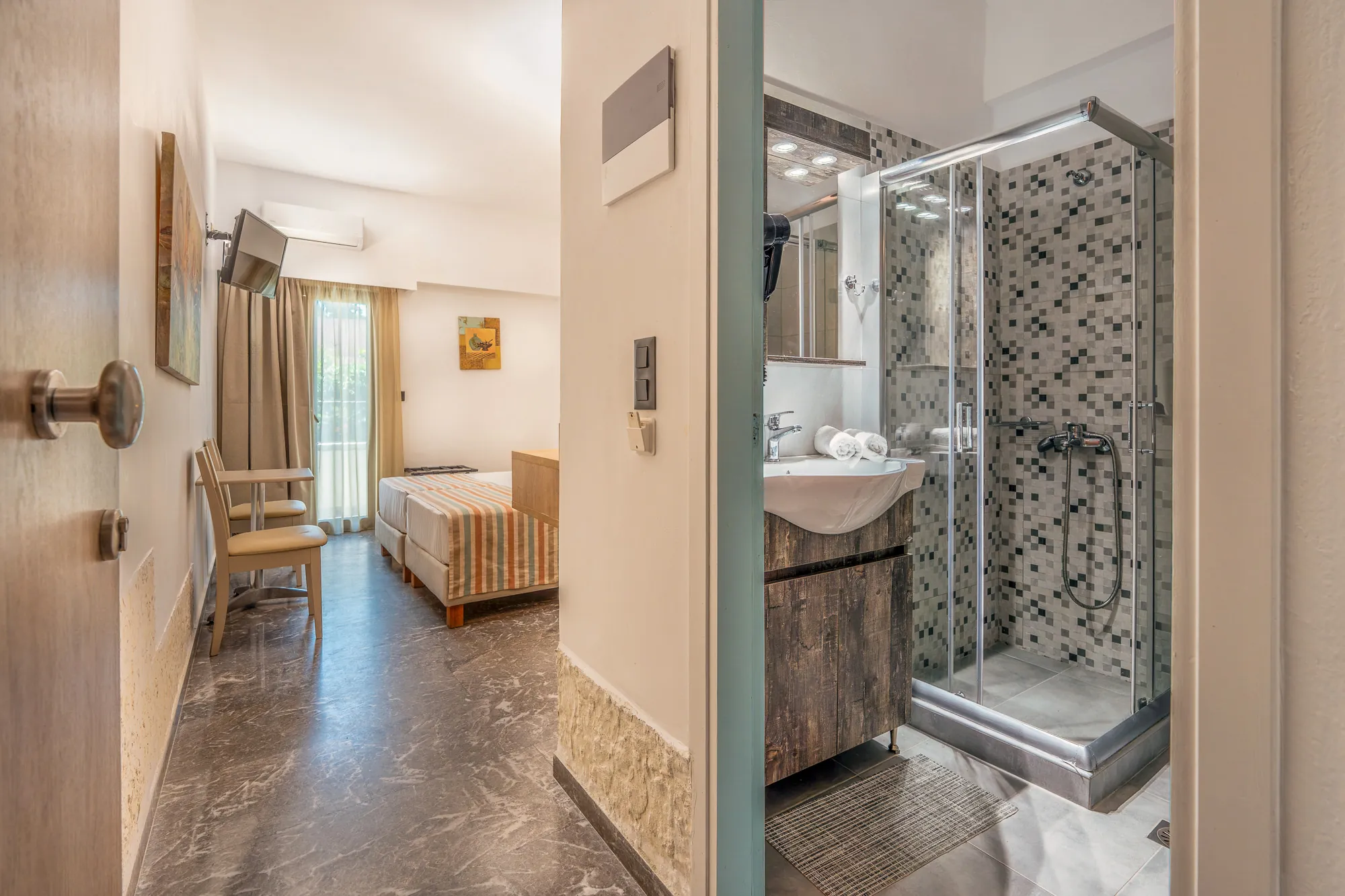 erato-hotel-triple-room-06-entrance-bedroom-and-bathroom-view